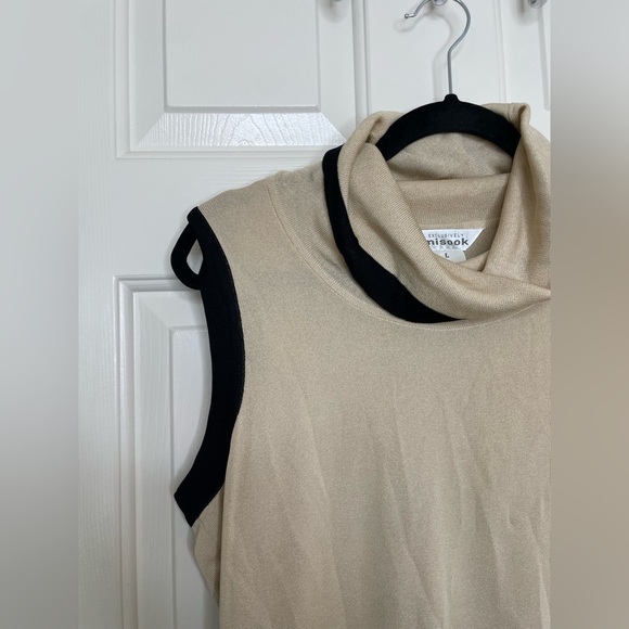 Exclusively Misook Sleeveless Cowl Neck Knit Top in Beige & Black Trim – Size L - Picture 3 of 8
